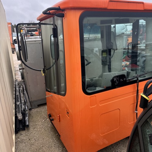 Case new holland cab wheel - case,